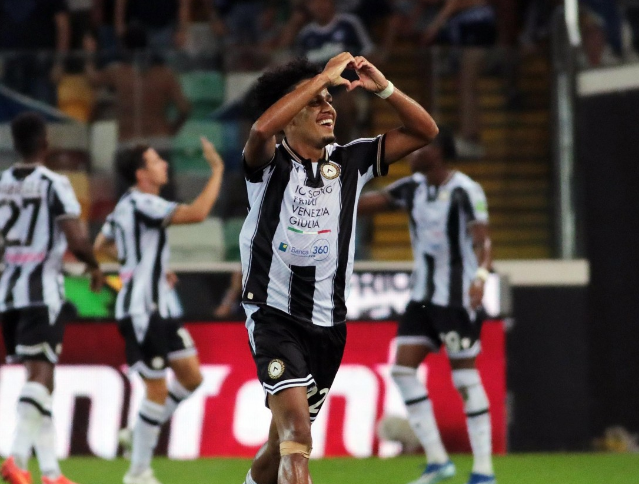 今晨那不勒斯备战亚冠，止住颓势细节曝光，赛场秩序良好，更衣室氛围转暖的简单介绍