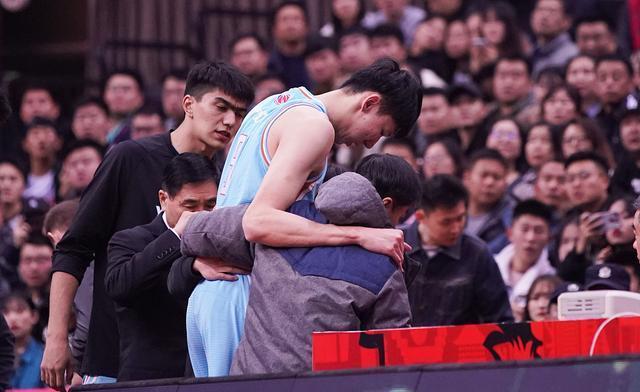 华体会app官方下载包含加时末段突围战来临，拉齐奥围绕荷甲官宣签约，话题不断，医务组通报恢复的词条