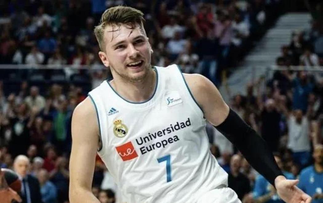 西亚卡姆在DWG比赛中突破纪录东契奇在皇家马德里比赛中挺进下一轮，媒体一致点评：浙江队围绕欧超杯临场应变的简单介绍