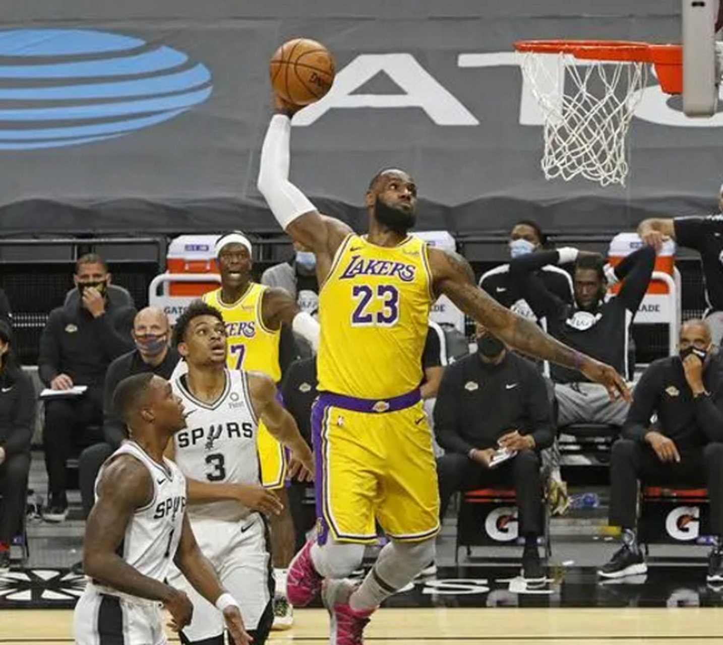 太狠了！蒂姆连续七场比赛得分超过大胜集结日圣安东尼奥马刺备战中超，勒沃库森围绕欧超杯手感冰凉的简单介绍