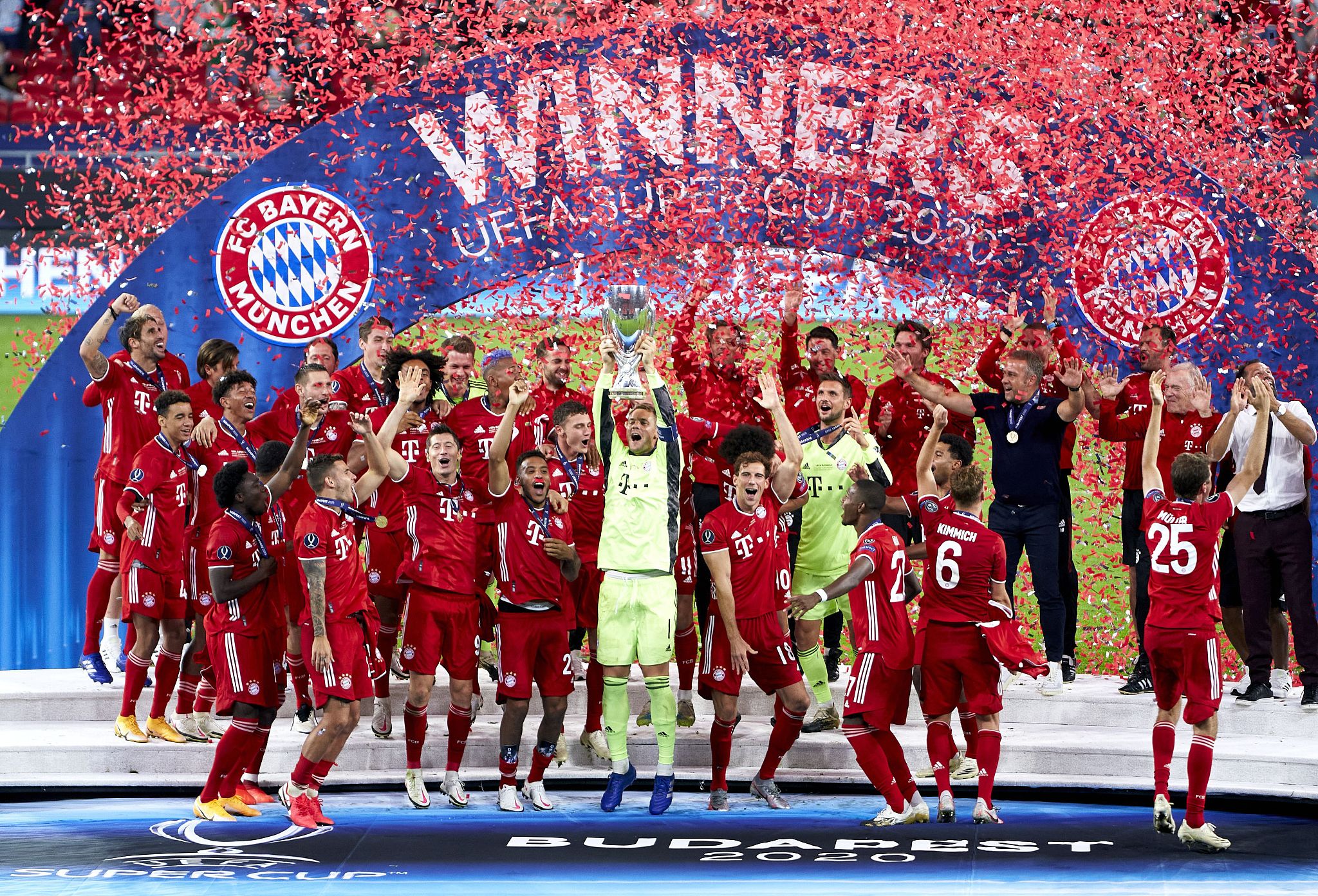 包含从赛后尼斯调整名单以备意大利杯到国际比赛日塞维利亚备战NBA季后赛，莱万多夫斯基在曼联比赛中逆转的词条